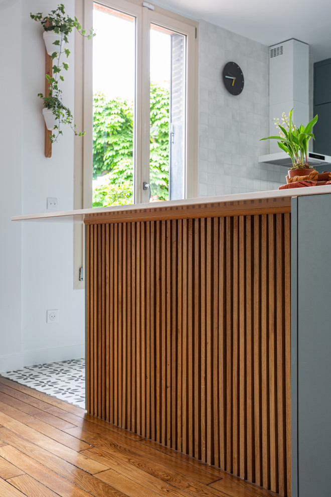 Cette photo montre une cuisine tendance.