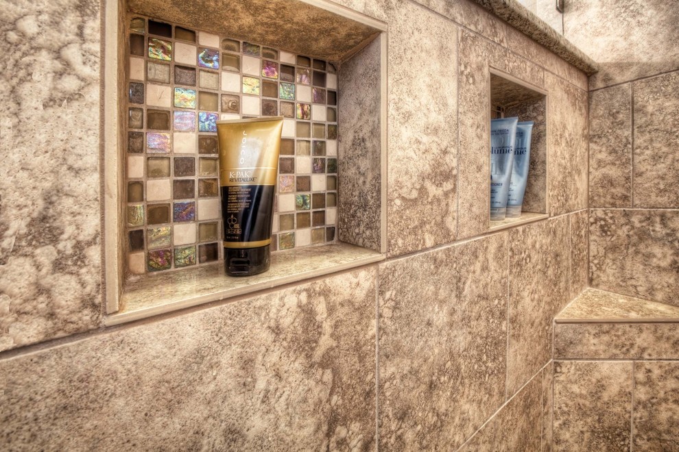 Photo of a contemporary bathroom in Dallas.