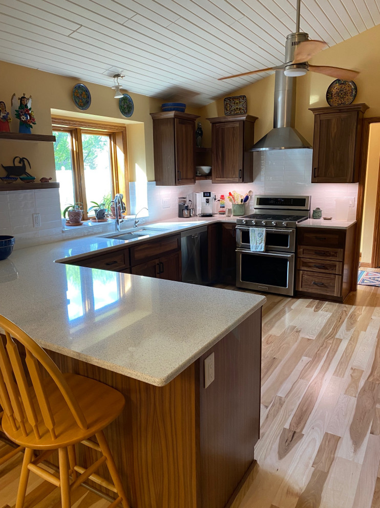 Kitchen - transitional kitchen idea