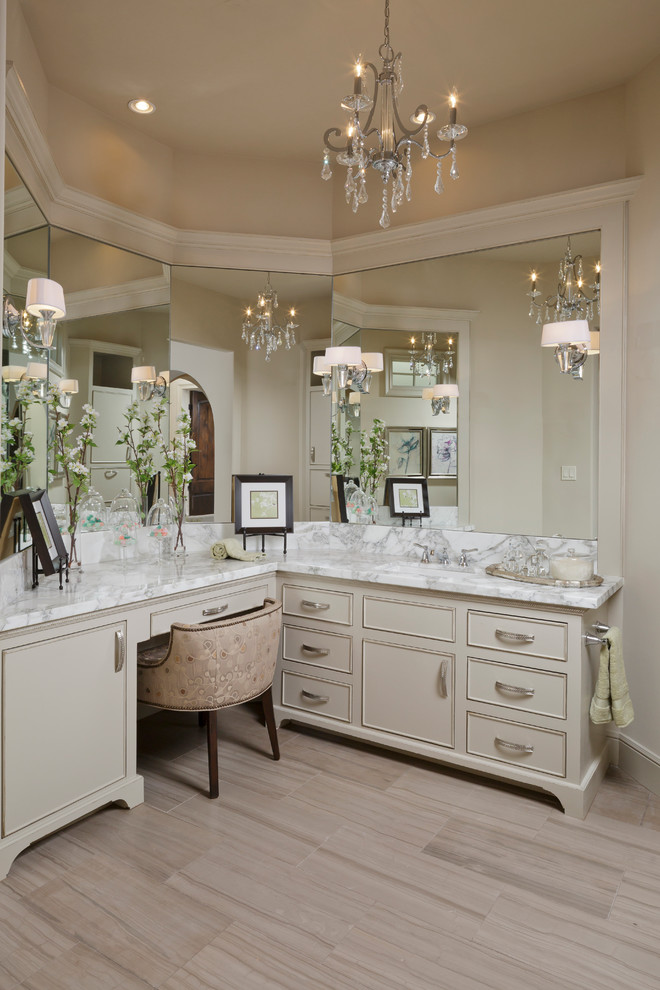 Bathroom - traditional bathroom idea in Dallas