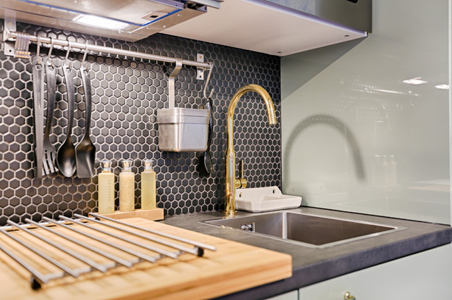 R&eacute;novation compl&egrave;te 2 pi&egrave;ces transitional-kitchen