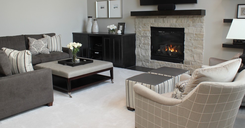 Transitional home design photo in Detroit