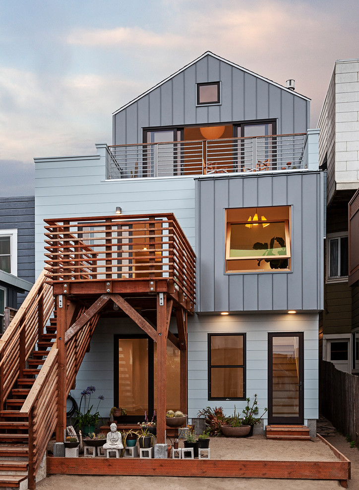 Inspiration for a modern grey house exterior in San Francisco with metal siding, a gable roof and a shingle roof.