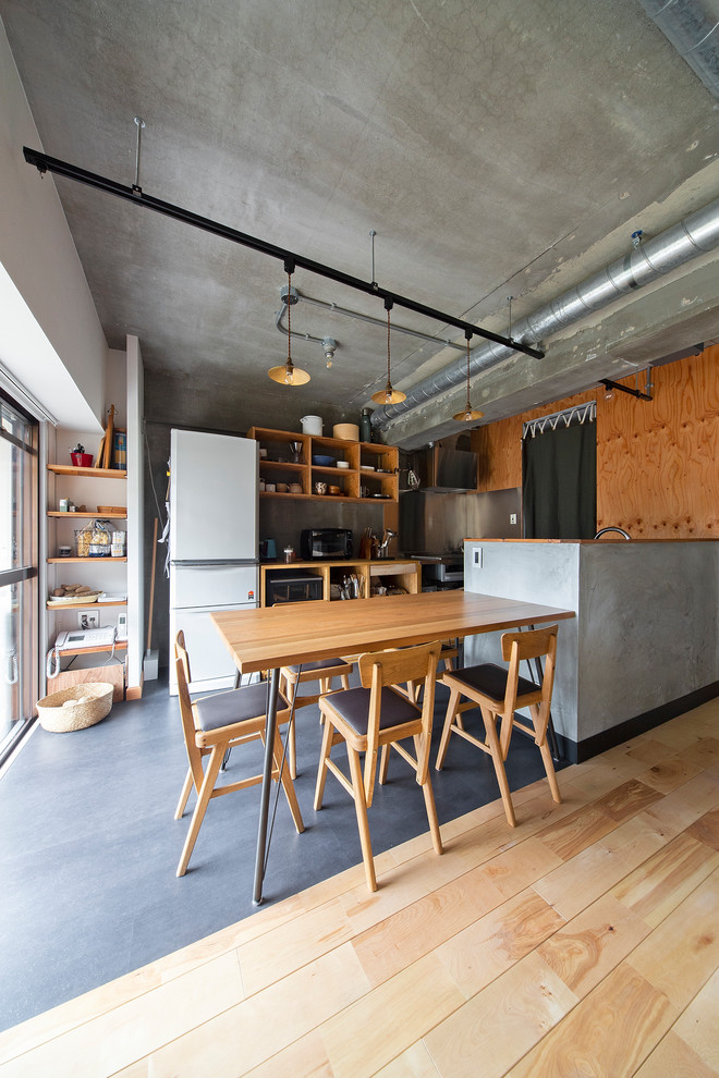 Mid-sized industrial open plan dining in Kyoto with white walls and light hardwood floors.