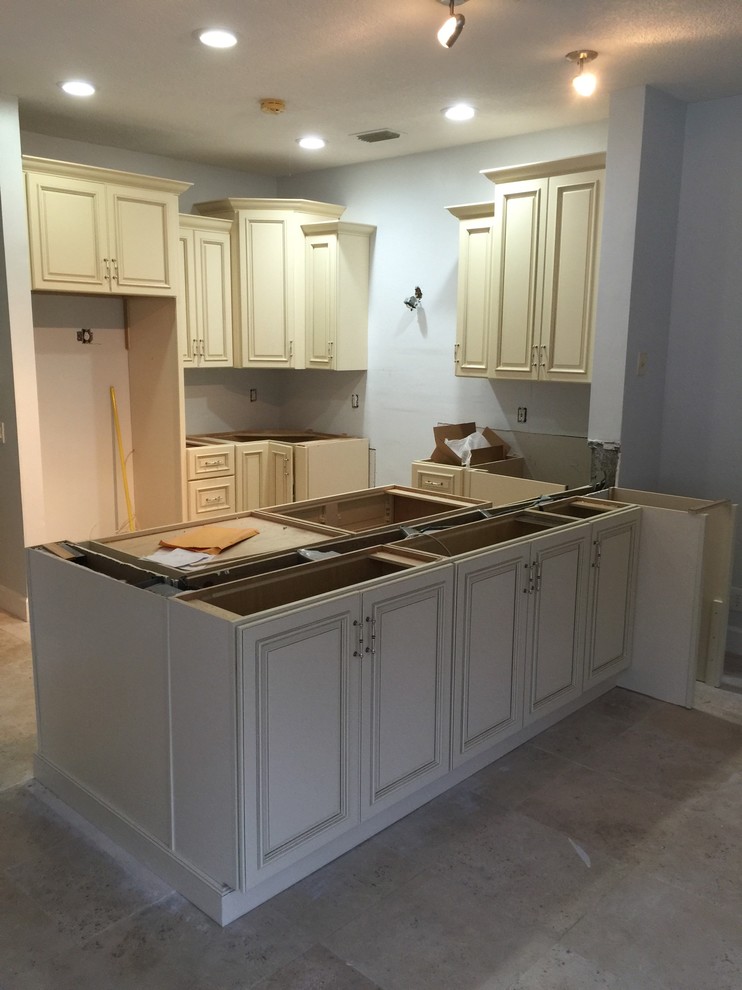 Transitional kitchen photo in Miami