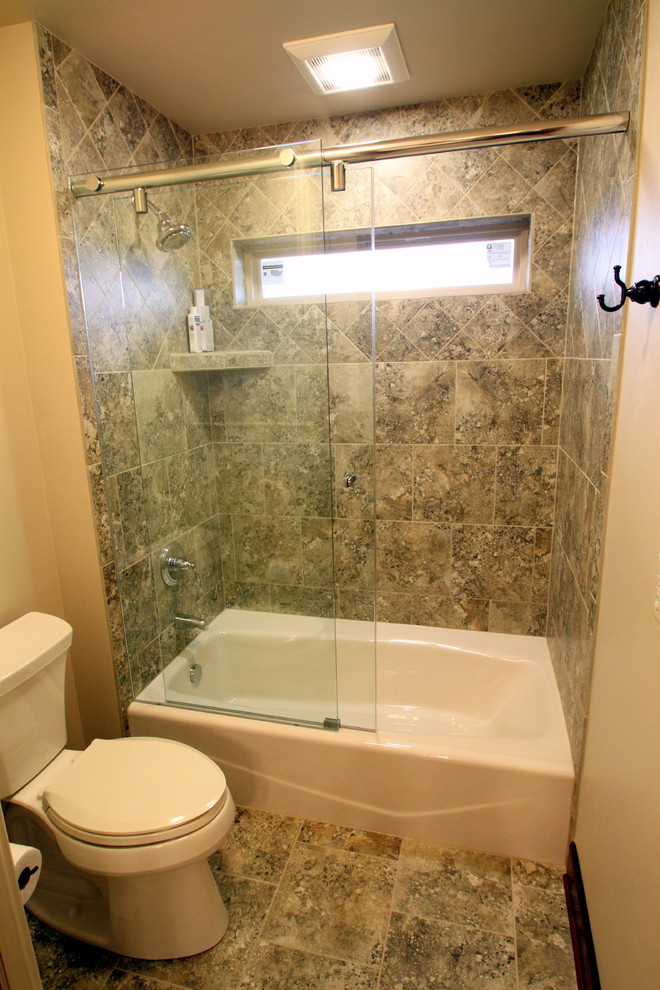 Photo of a traditional bathroom in Milwaukee with an alcove tub and a shower/bathtub combo.
