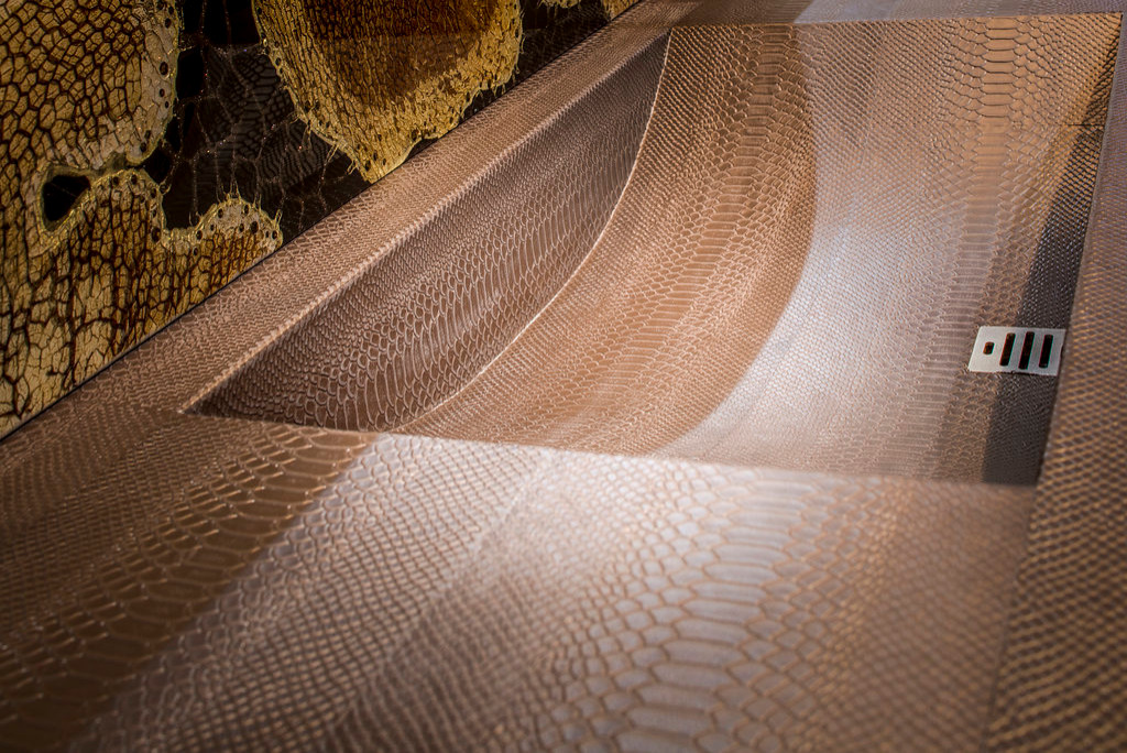 Кожаный душ и раковина