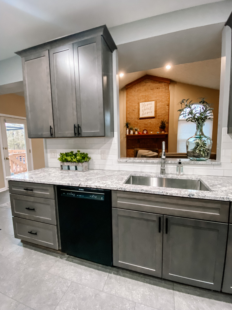 Transitional kitchen photo in Cincinnati