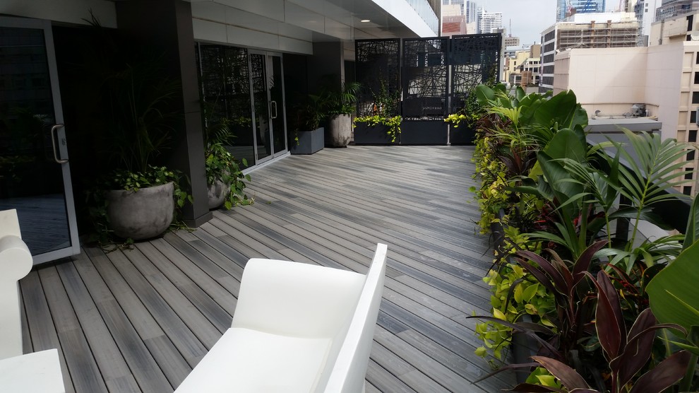 Mid-sized contemporary rooftop deck in Melbourne.