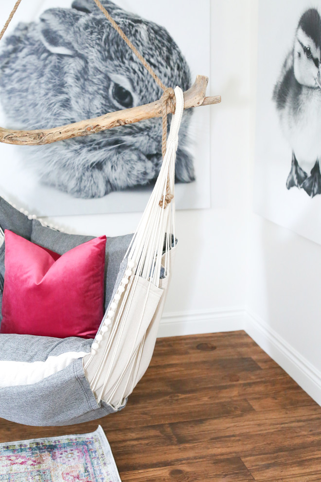 Example of a transitional home design design in Toronto