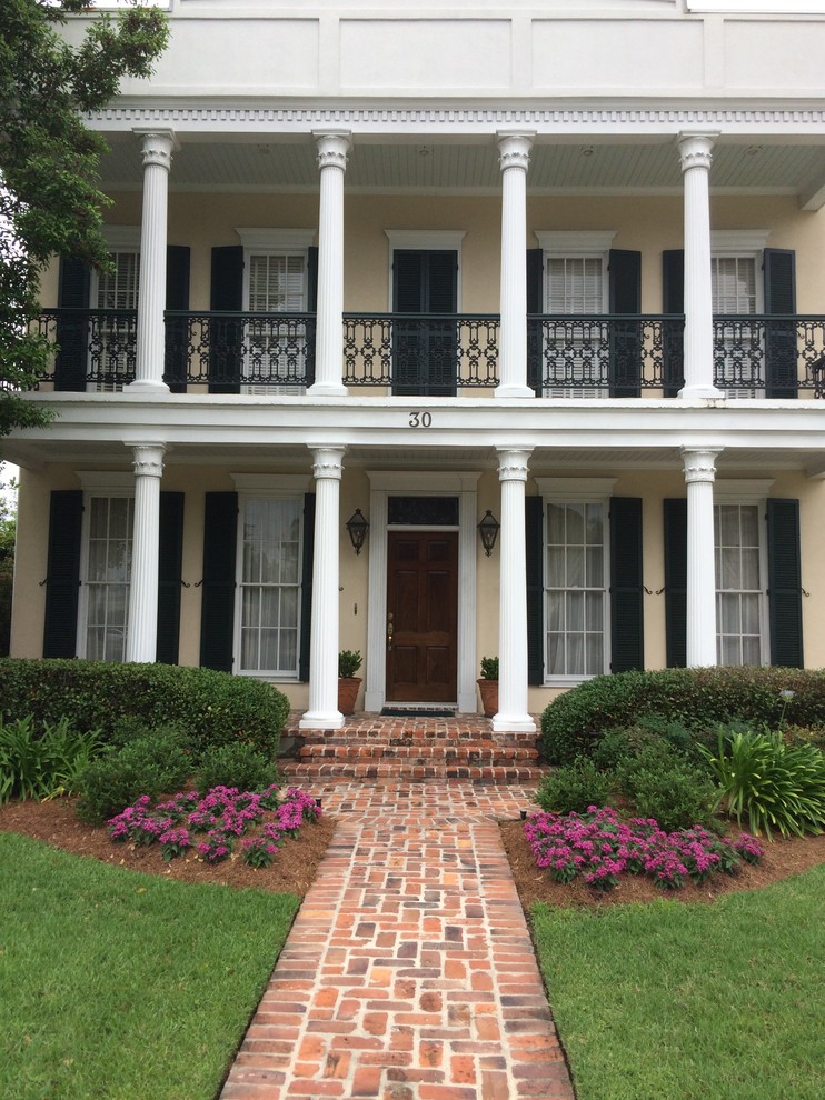 Annual Spring Planting in Metairie, LA Traditional Landscape New