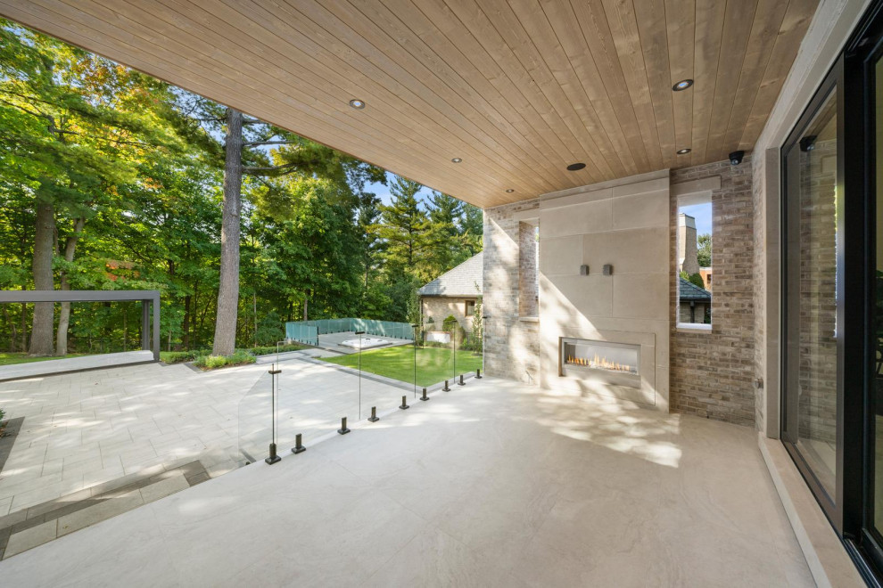 Home design - transitional home design idea in Toronto