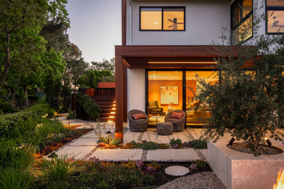 Example of a 1960s patio design in Los Angeles