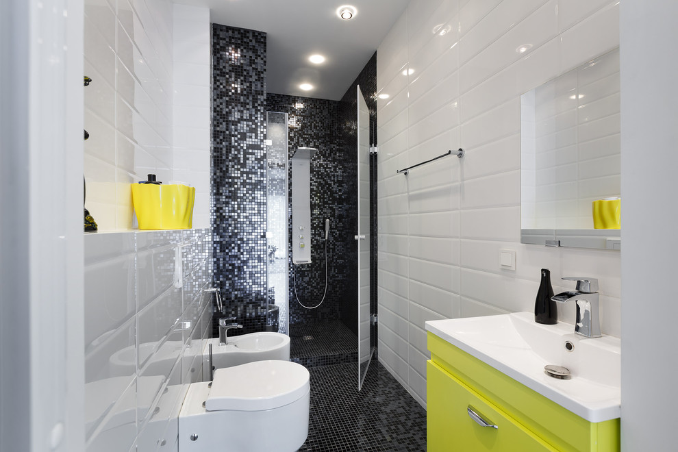 Photo of a mid-sized contemporary 3/4 wet room bathroom in Other with a wall-mount toilet, black floor, a hinged shower door and an integrated sink.
