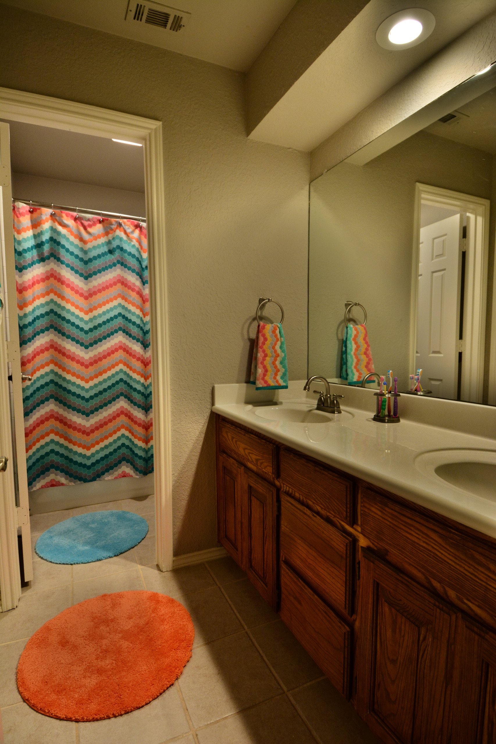 Unisex Bathroom Ideas : 25 Beautiful Bathroom Color Scheme Ideas For Small Master Bathroom / This enviable bathroom from the_styling_edge features a deep soaking tub that's strategically placed to fit just perfectly inside the small nook.