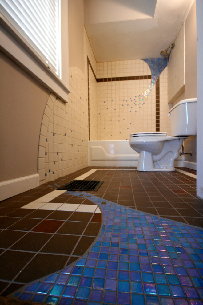 Eclectic home design photo in Cincinnati