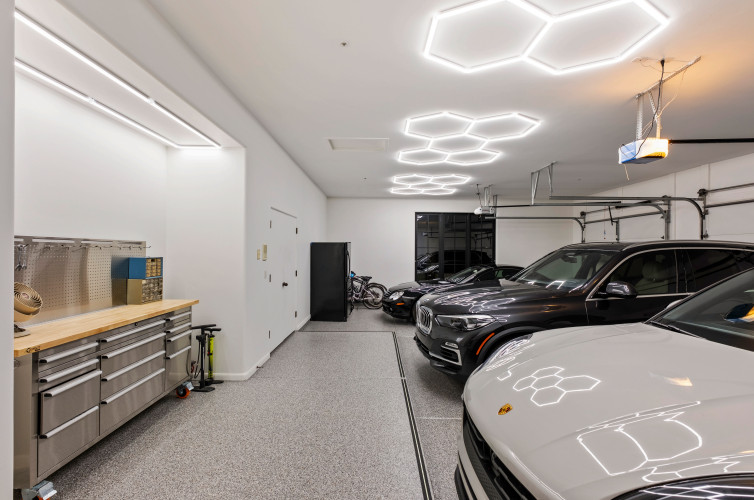 Paradise Valley Modern Kitchen, Bar ,Family room, Garage