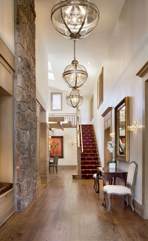 Design ideas for a traditional entryway in Denver.