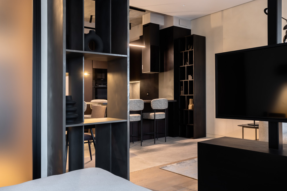 Черно-белая студия с парижским акцентом