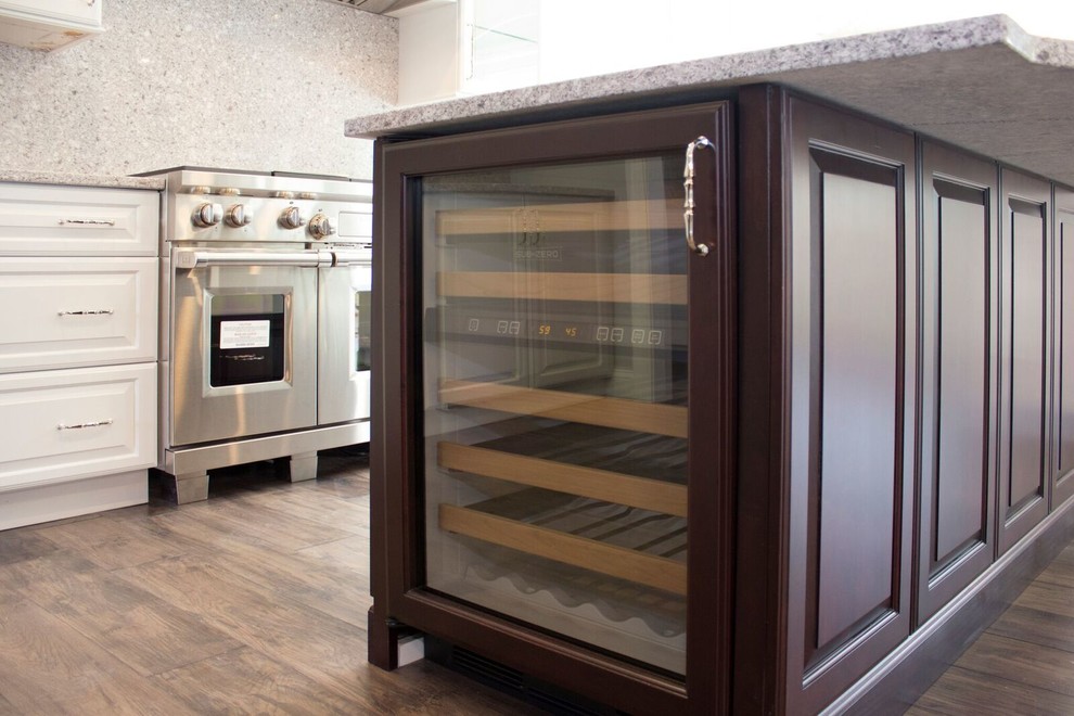 Mid-sized transitional u-shaped dark wood floor and brown floor open concept kitchen photo in St Louis with an undermount sink, raised-panel cabinets, white cabinets, granite countertops, gray backsplash, stone slab backsplash, stainless steel appliances and an island