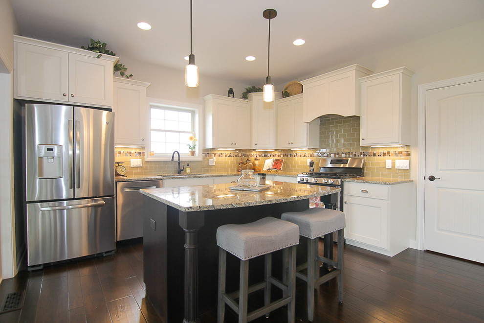 Example of a transitional kitchen design in Milwaukee