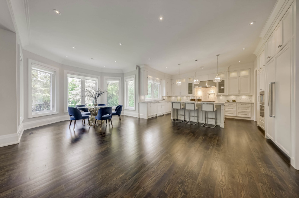 Transitional kitchen photo in Toronto