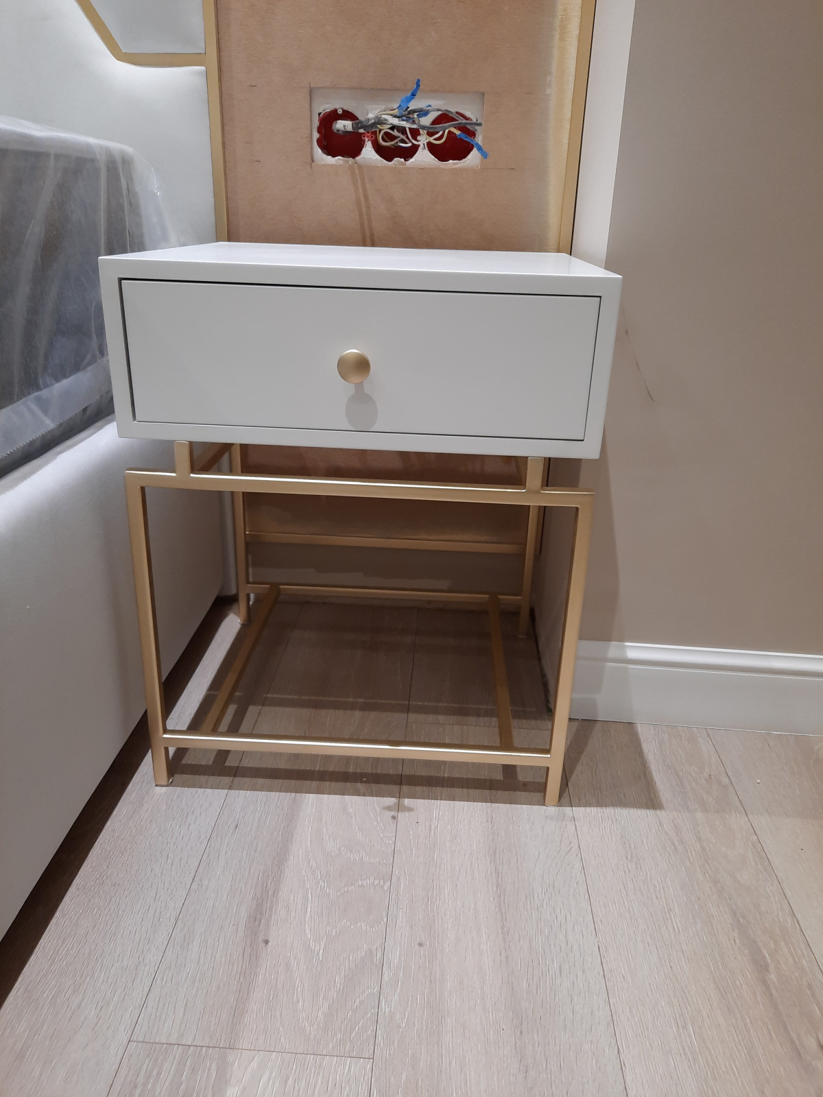 Кровать с Мягкой становой панелью с профилем