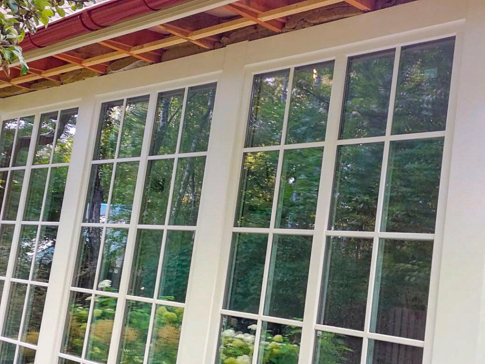 Панорамные витрины с раскладкой из сосны 1-го сорта. Панорамные деревянные окна.