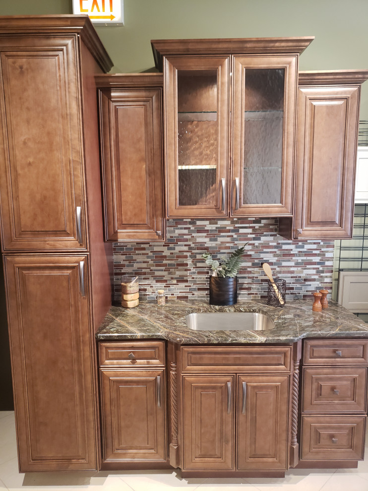 Kitchen - transitional kitchen idea in Chicago