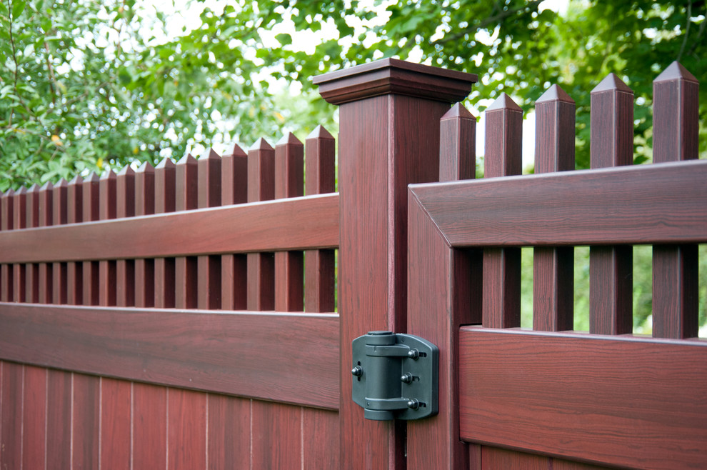 Mahogany Wood Grain Pvc Vinyl Privacy Fence From Illusions Fence Traditional Landscape New York By Illusions Vinyl Fence