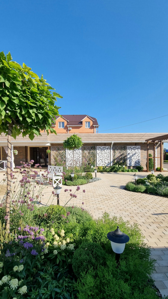 Реализация проекта "Французский дворик"