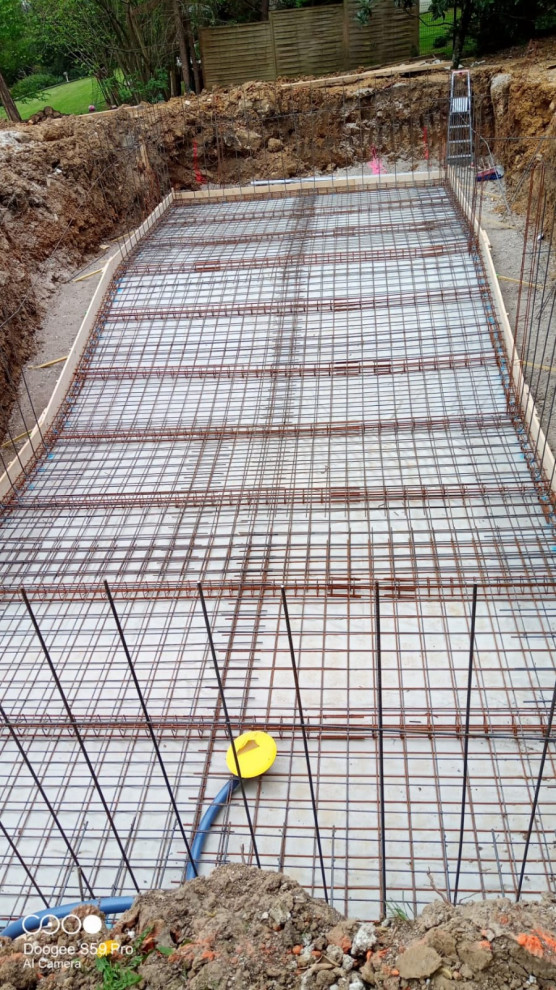 Maisons-Laffitte - Une piscine en béton pour une villa Parisienne