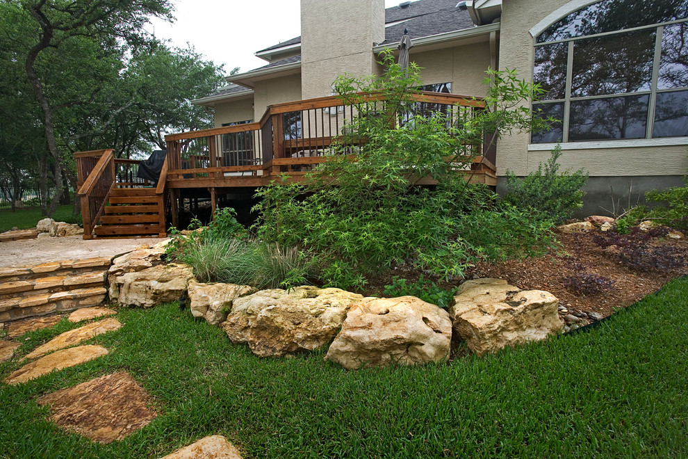 Example of a mid-sized mountain style home design design