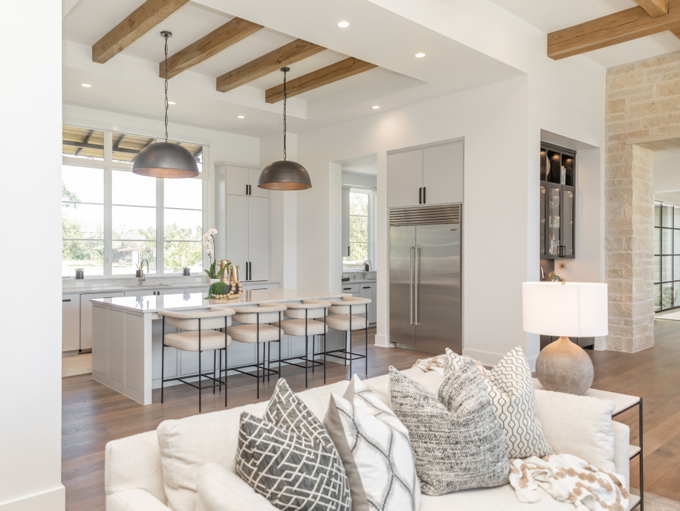 Kitchen - kitchen idea in Austin