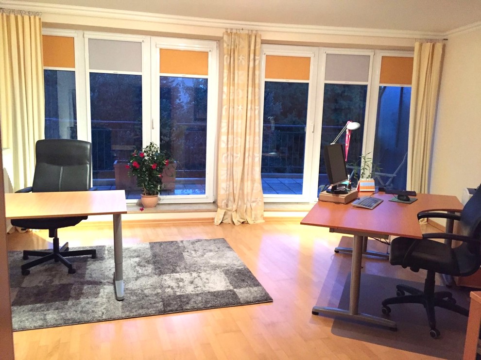Photo of a traditional home office in Hamburg.