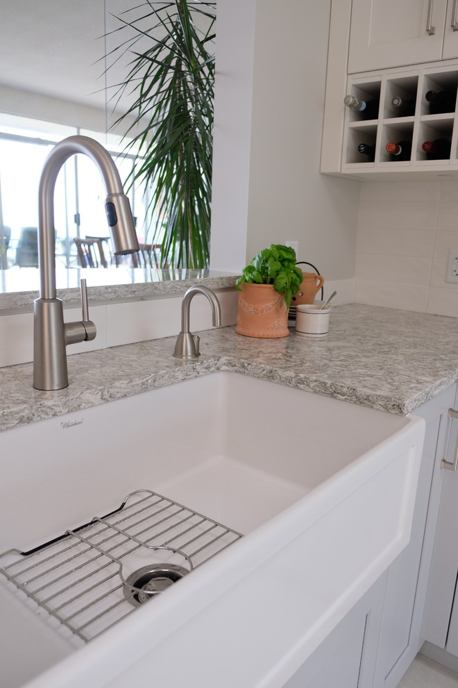 Home design - transitional home design idea in Vancouver