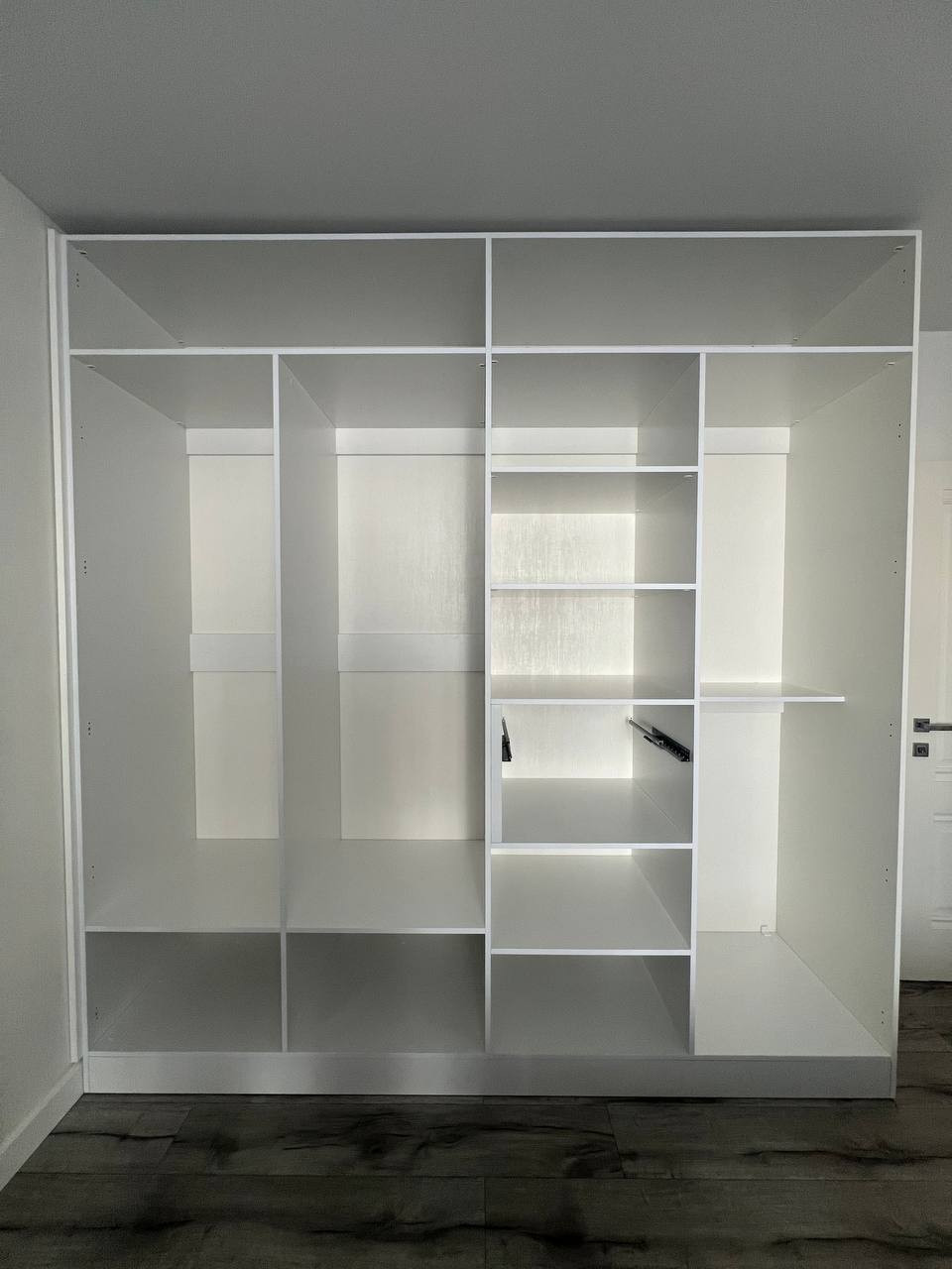 Стильный шкаф (сборка в деталях)