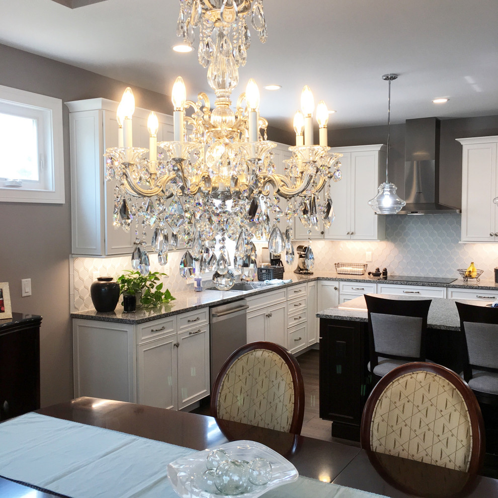 Example of a transitional kitchen design in Cincinnati