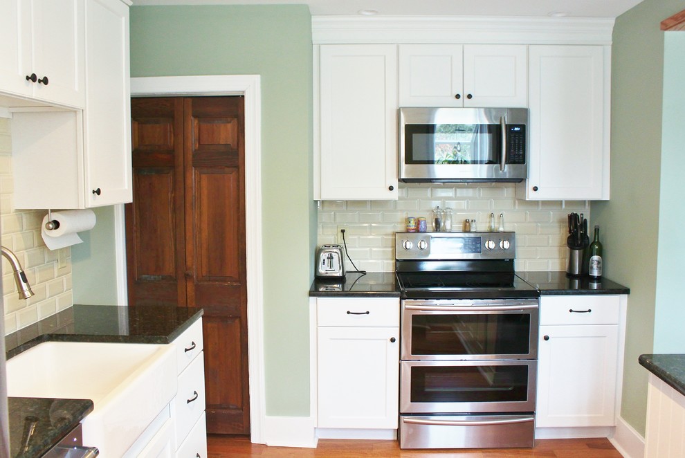 L Traditional Kitchen