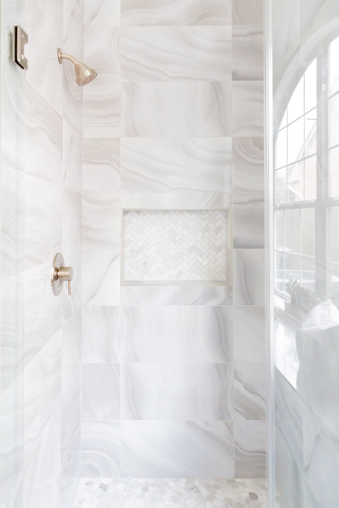 Example of a transitional home design design in Austin