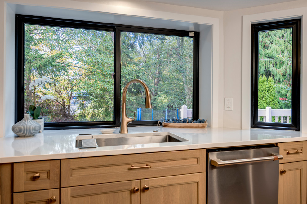 Home design - transitional home design idea in Seattle