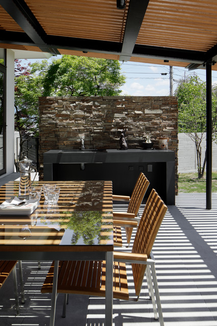 SK邸 moderno-patio