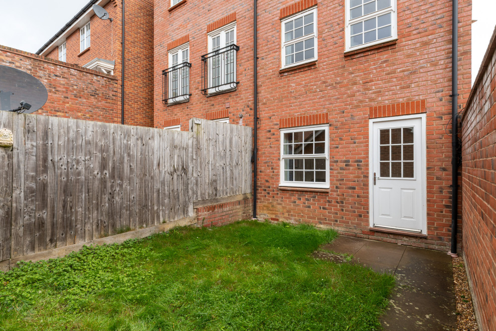Chartwell Close -  Empty Property - Stage to Sell