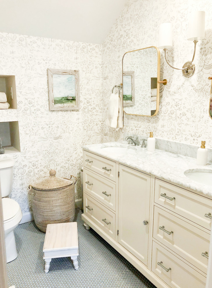 Inspiration for a transitional home design remodel in St Louis