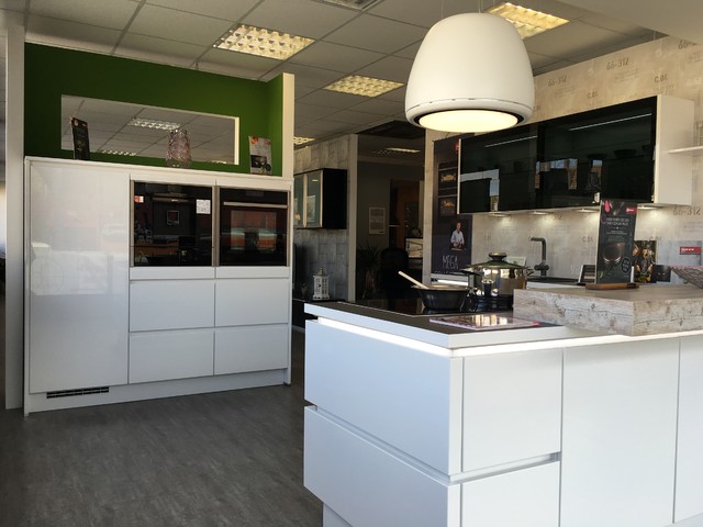 HD K&uuml;chen contemporary-kitchen