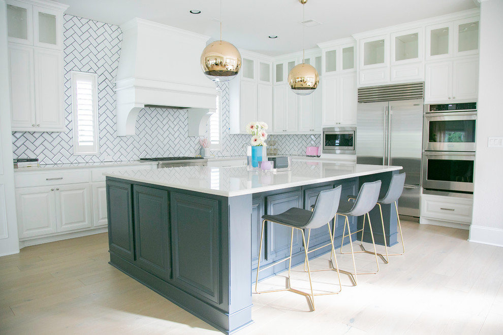 Transitional kitchen photo in Houston