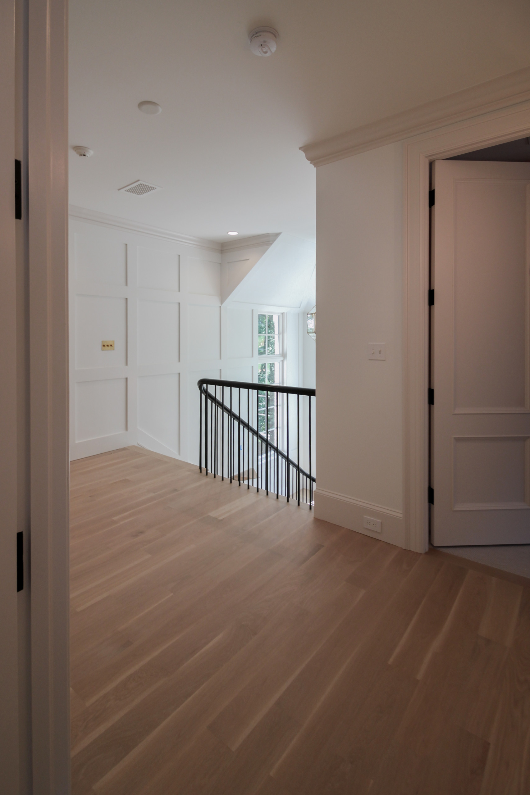 88_Clean & Modern Staircase, Arlington VA 22207