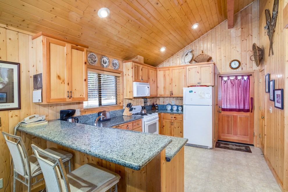 Kitchen - rustic kitchen idea