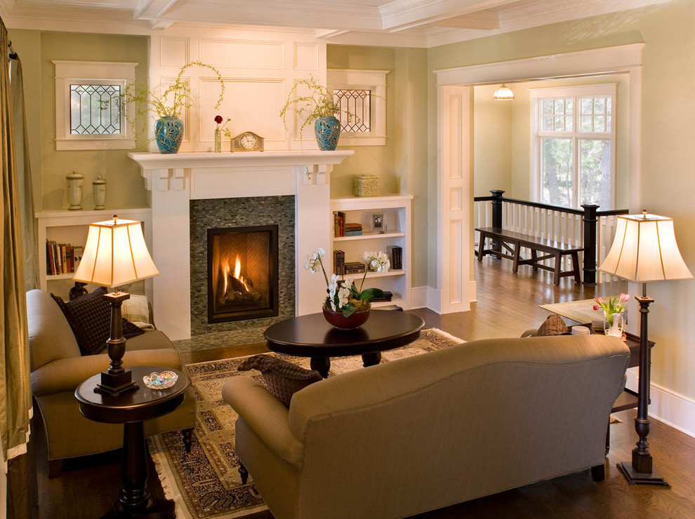 Design ideas for a traditional living room in Milwaukee.