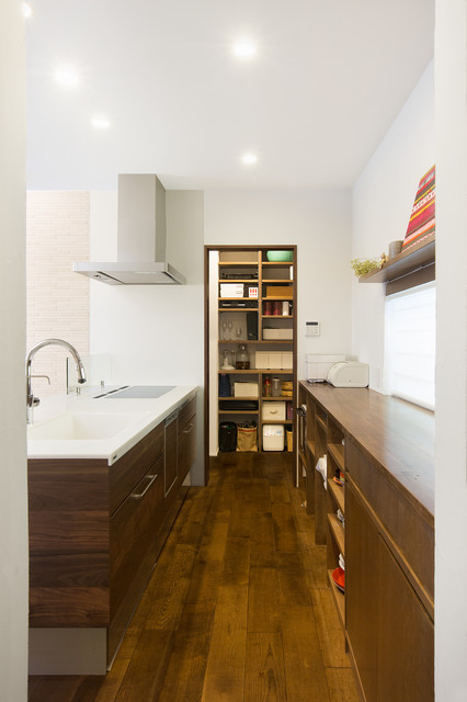 隣地三方を囲まれても快適な家 modern-kitchen